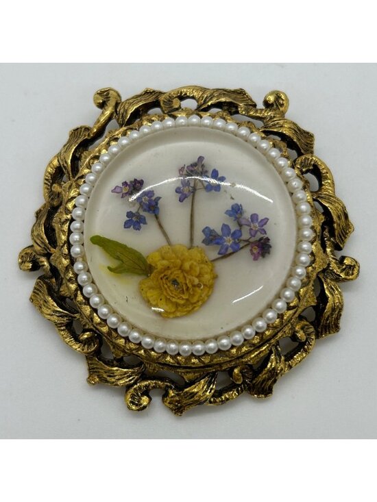 Unknown Jewelry - Vintage Gold Tone Pressed Dried Flower Brooch Resin Forget-Me-Not Yellow Rose
